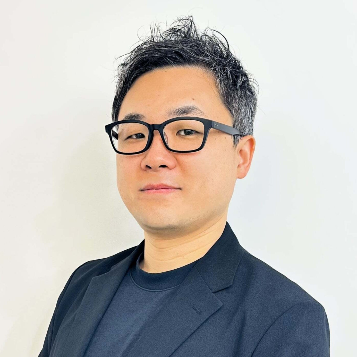プロフィール写真_ジーロジック・パートナーズ株式会社_阿部光良 氏